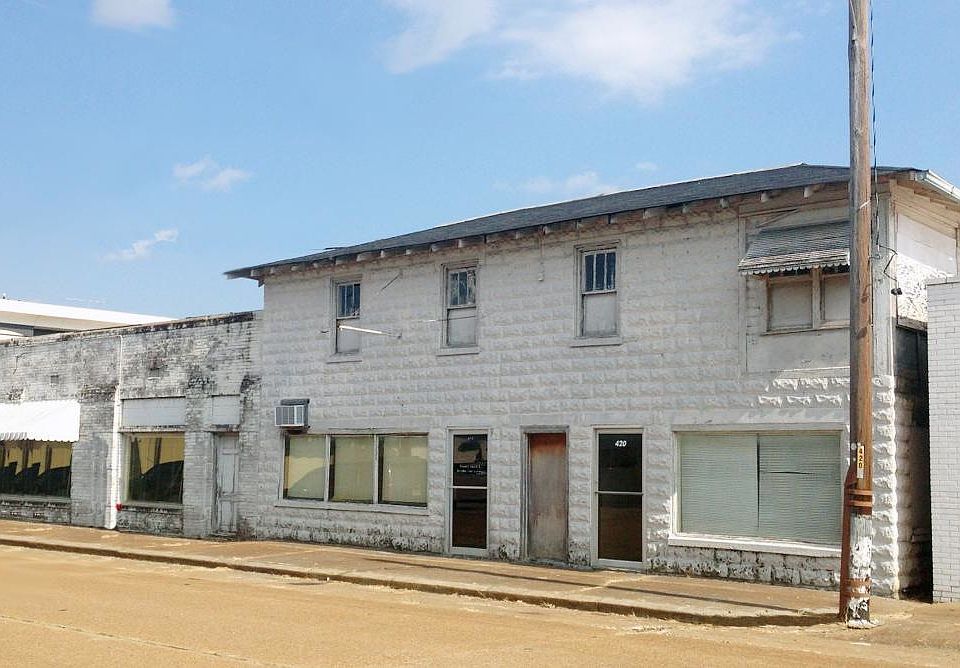 2nd image of 416 2nd St