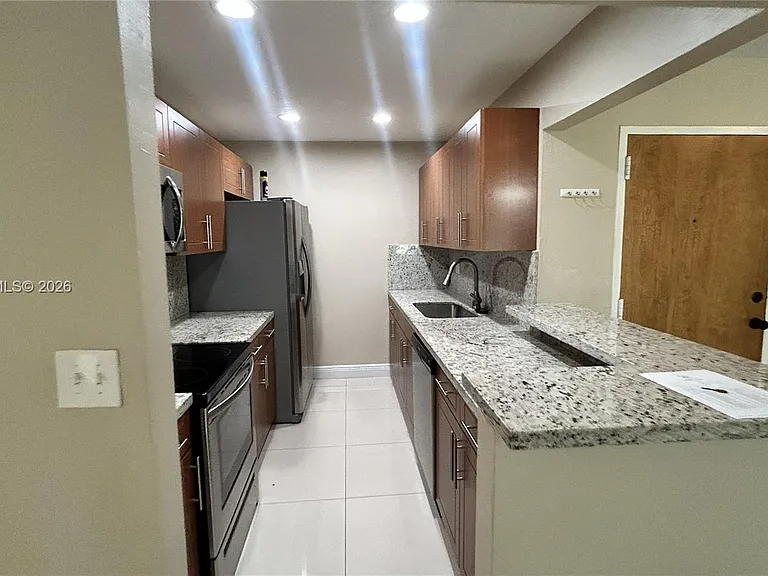 10377 N Kendall Dr #K8 — Photo 5