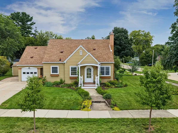 2425 7th St, Monroe, WI 53566