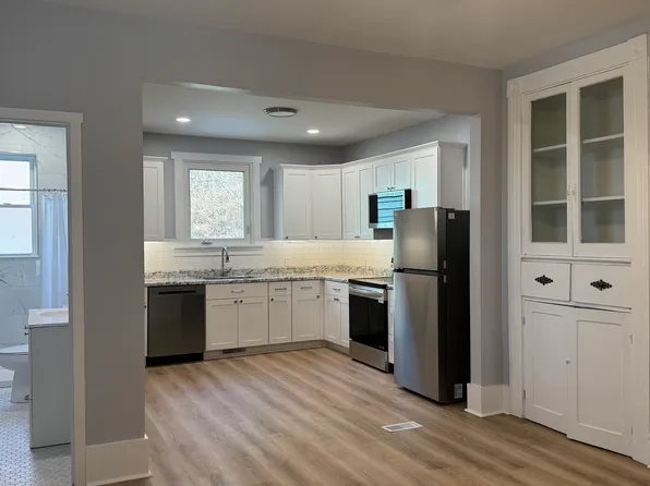 8 Alexis St, Pittsburgh, PA 15207