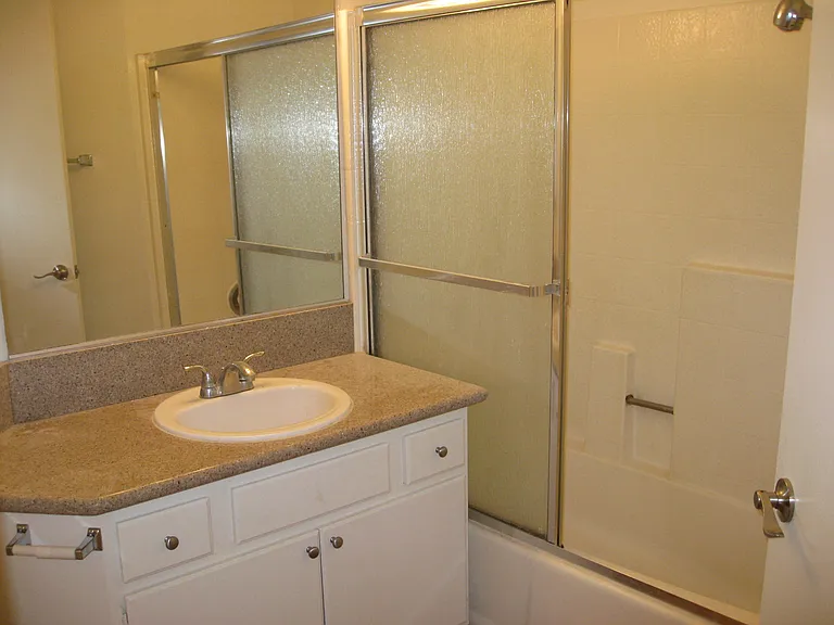 1375 Midvale Apartments — Photo 33