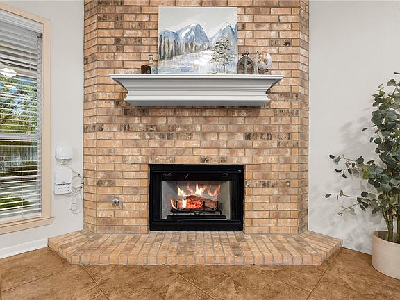 5th image of 407 N Coulter Dr