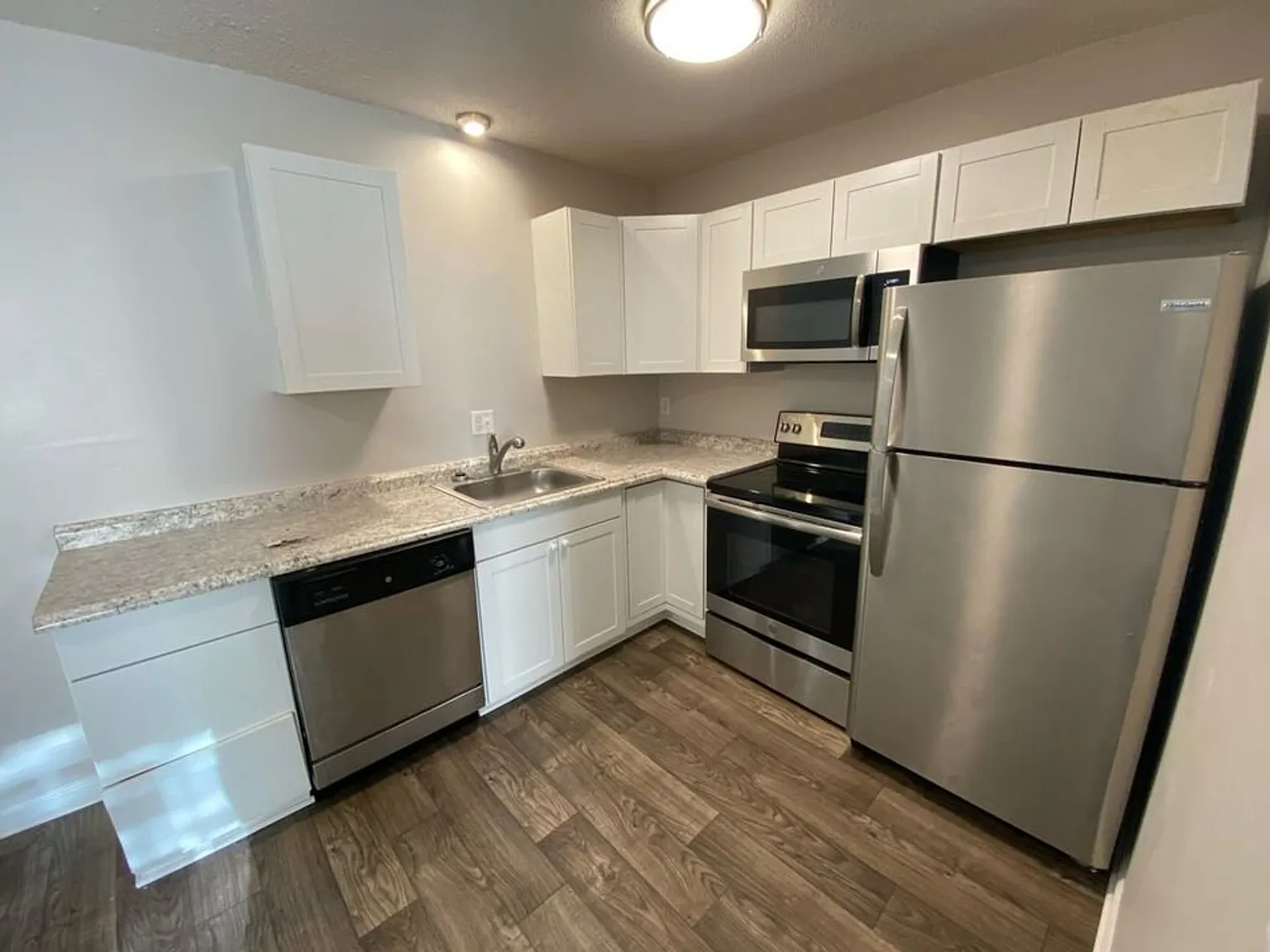 Fully Renovated 2 Bed 1 Bath Apartment By Downtown Summerville! — Photo 4