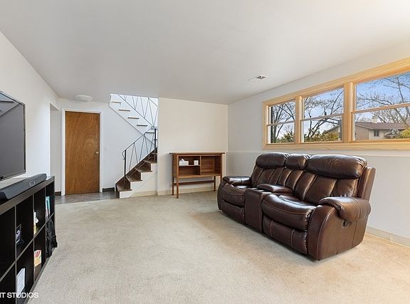 5th image of 5921 Jackson Dr