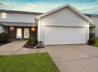 1238 Beacon Hill Ct, Normal, IL 61761