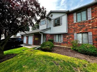 1621 Pheasant Trail Dr #4, Arlington Heights, IL 60004