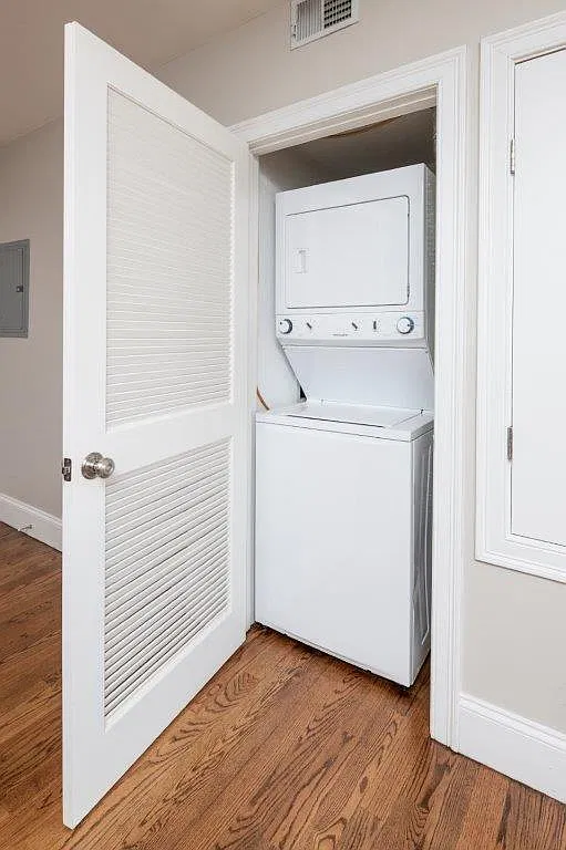 2 bed, 1031 sqft, $4,320 — Photo 3