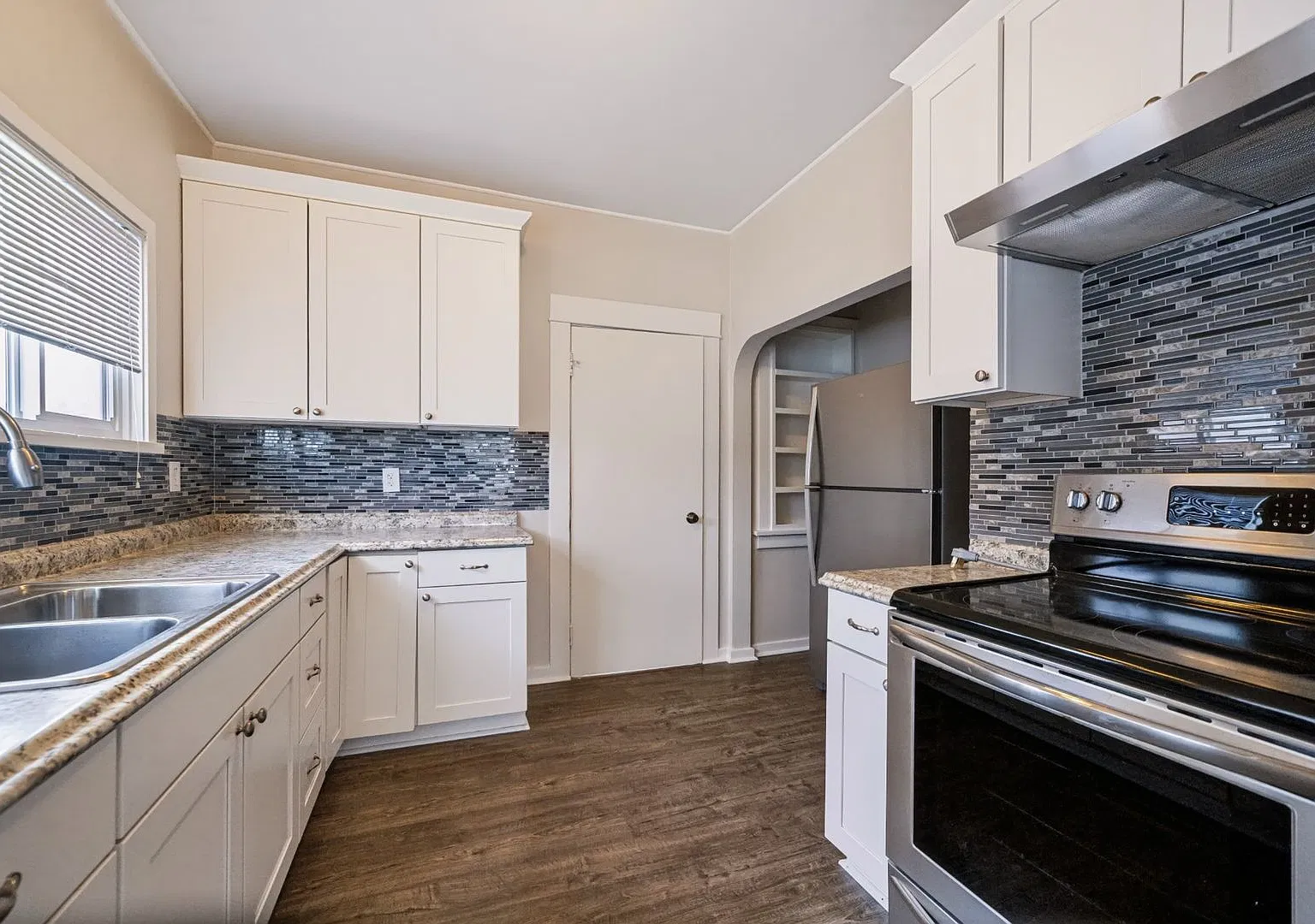 Updated 2-Bedroom Home with Modern Finishes in Rainier Valley - Seattle! — Photo 4