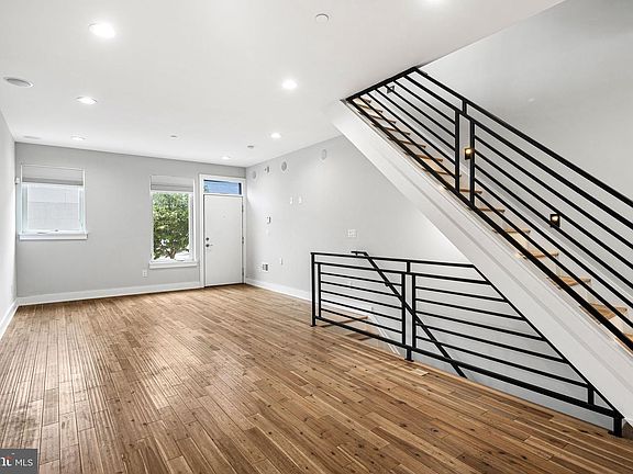 3rd image of 2610 Trenton Ave
