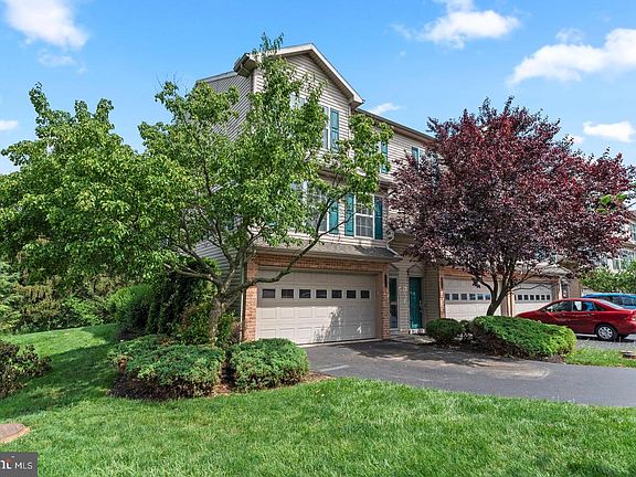 2nd image of 536 Meadowcroft Cir