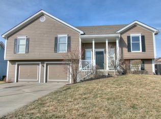 7802 NW Conant Ave, Kansas City, MO 64152
