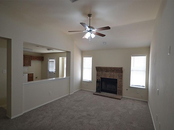 4th image of 718 Meadow View Dr