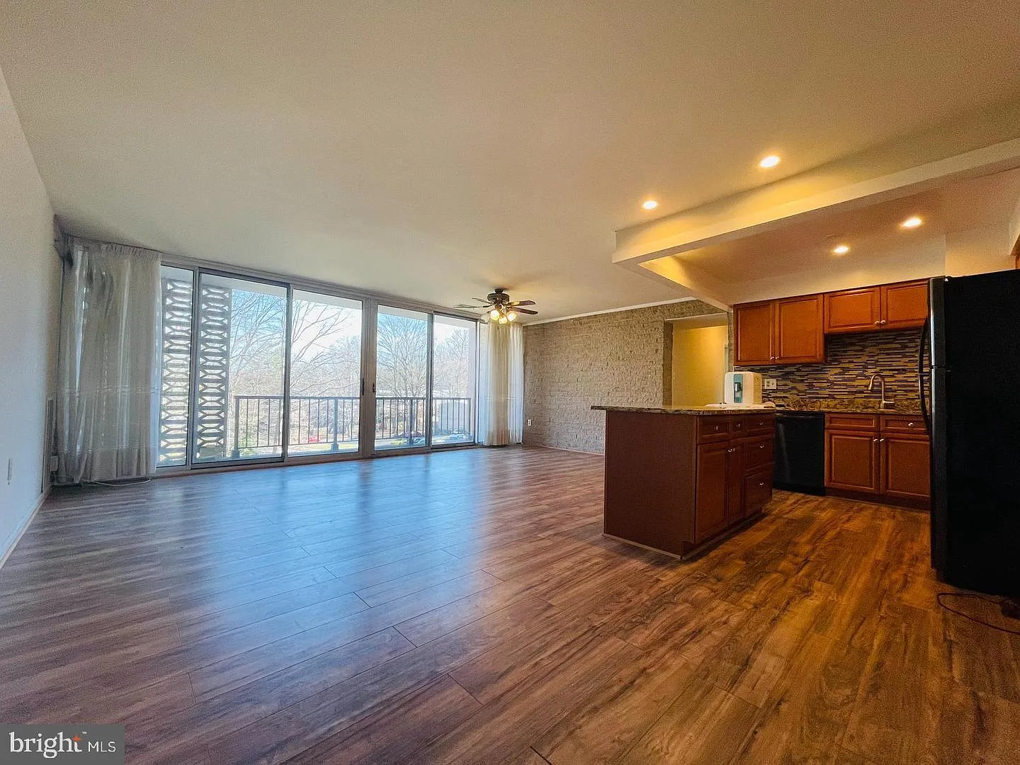 3 bed, 1132 sqft, $2,400 — Photo 2