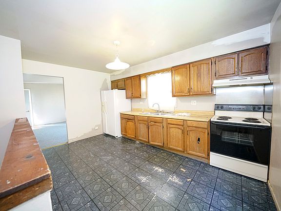 2nd image of 453 N Jackson St