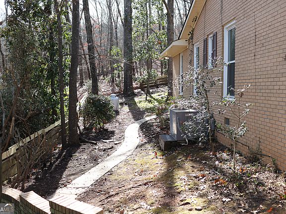 4th image of 907 Mayes Way