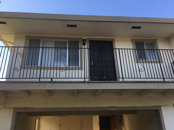 5th image of 1977 Woodglen Ln APT 4