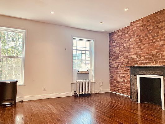 4th image of 240 Albany Ave #3