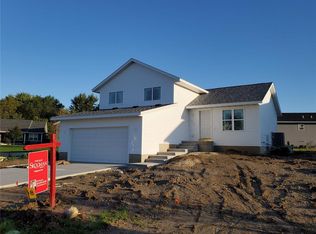 908 Waveland Ct, Marion, IA 52302