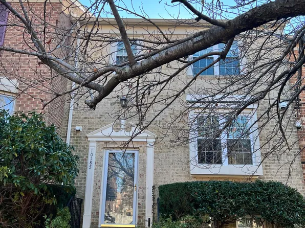 10185 Valentino Dr, Oakton, VA 22124