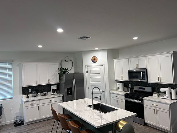 5th image of 2291 W Storia Ave