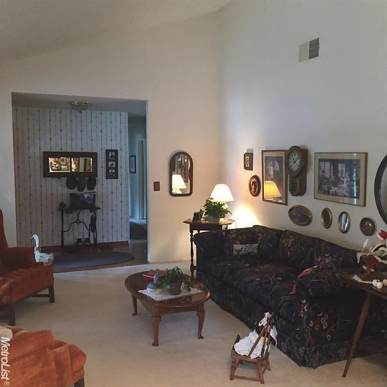 9448 Laguna Creek Dr photo 1