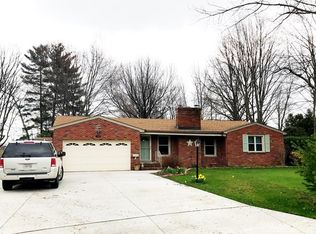135 Forest Hill Dr, Amherst, OH 44001