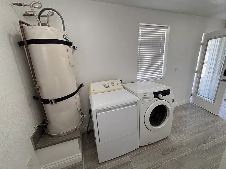 2047 Westwind Rd #1/2 — Photo 16