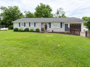 1105 Woodlake Rd, Stamping Ground, KY 40379