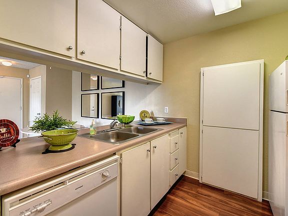 4th image of 3300 Parkside Dr #209838