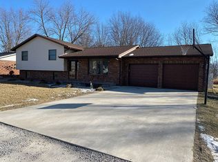 106 N Illinois St, Bartelso, IL 62218