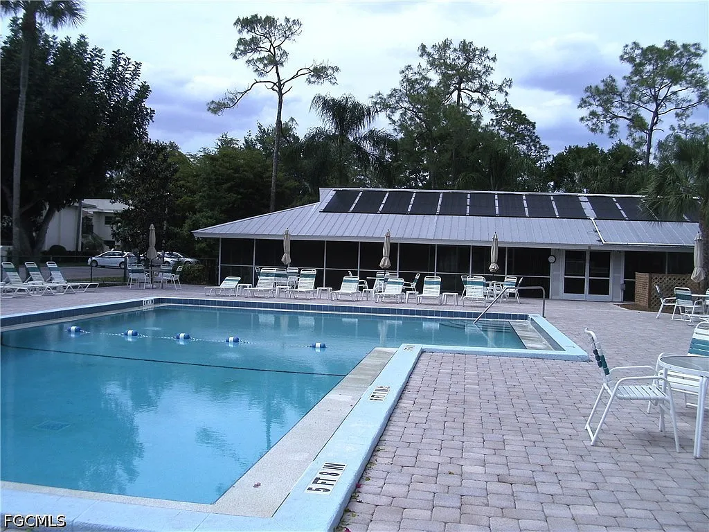 2 bed, 2.0 bath, 1095 sqft, $2,300 — Photo 2
