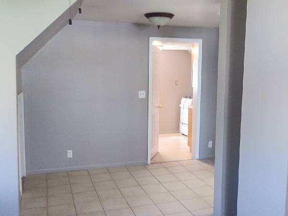 4th image of 1425 Lincoln Ave #B