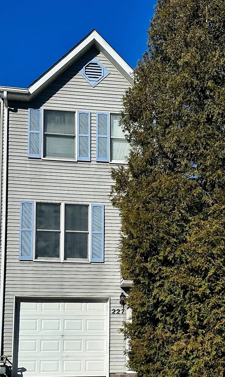 Building Photo - 227 Hawthorne Dr #227