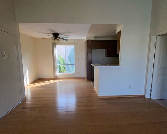 3rd image of 3422 Maricopa St #225
