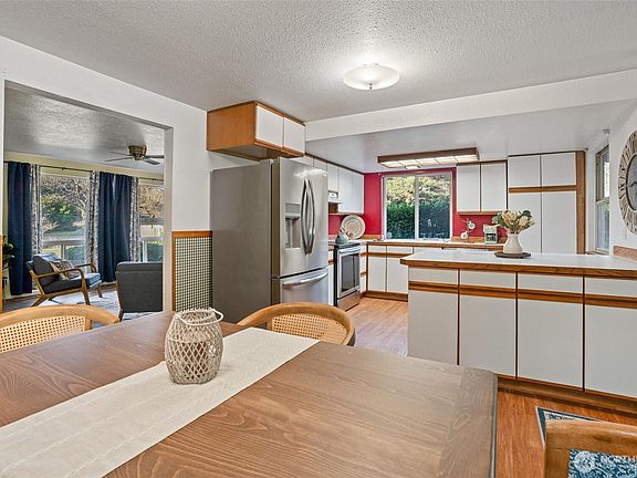 5th image of 2415 Madrona Drive SE