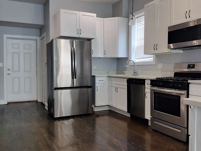 1529 S Central Park Ave #2 — Photo 8