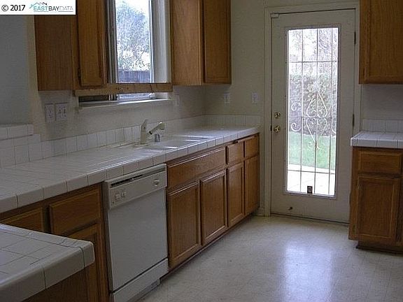 4th image of 1322 Jack London Dr