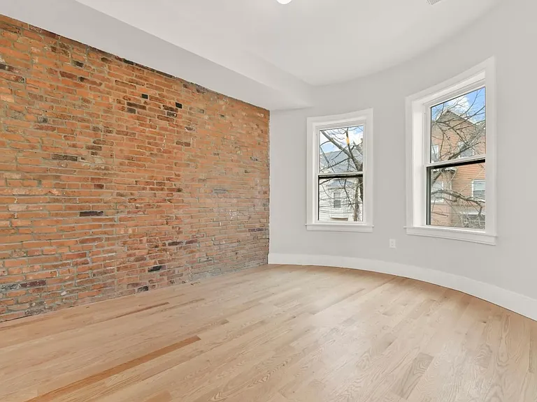 127 Saratoga St #2 — Photo 8