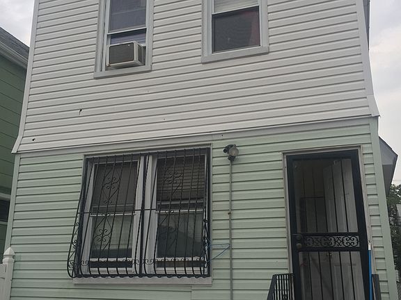 3rd image of 8526 122nd St
