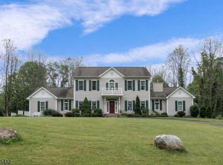 4 Poppys Ct, Columbia, NJ 07832