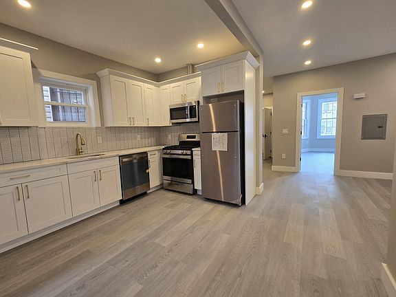 4th image of 144 Stevens Ave #1