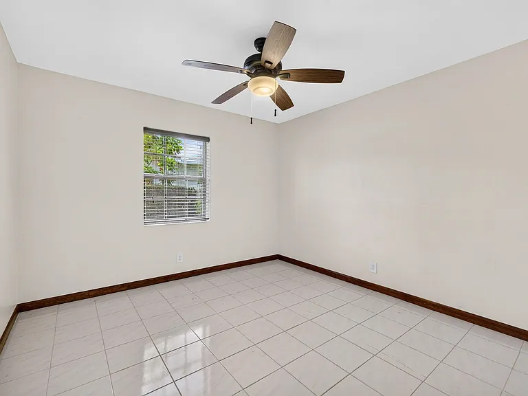 2060 Tropic Isle — Photo 43
