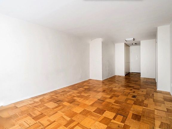 3rd image of 7 E 14th St APT 628