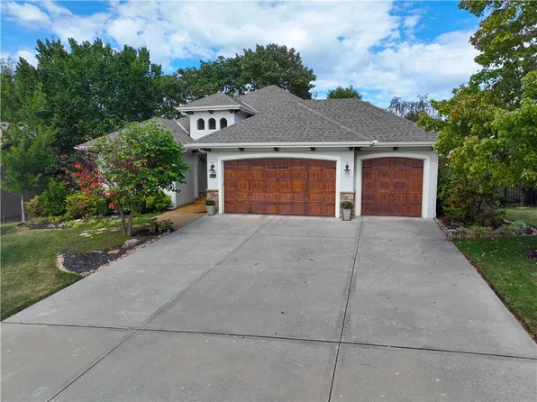 9425 N Spruce Ct, Kansas City, MO 64156