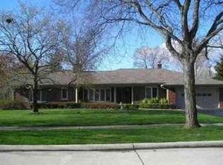 71 Clairview Rd, Grosse Pointe Shores, MI 48236