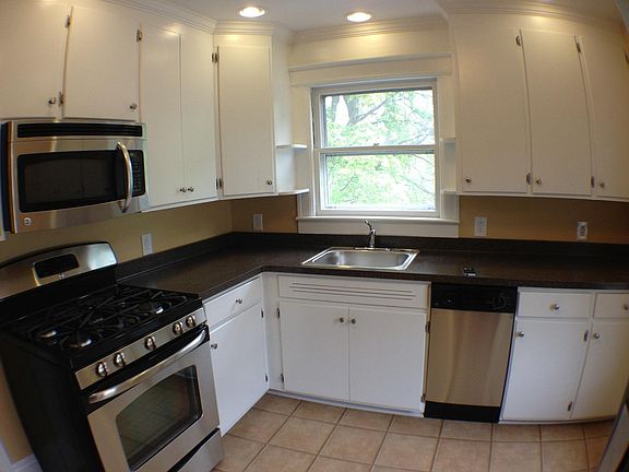 3rd image of 54 Monroe Ave #Up
