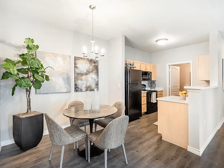 Park Place at Loyola Apartments — Photo 34