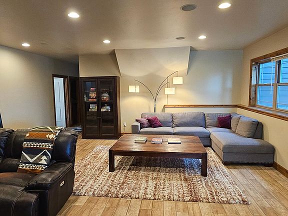 3rd image of 202 Mansion Heights Dr