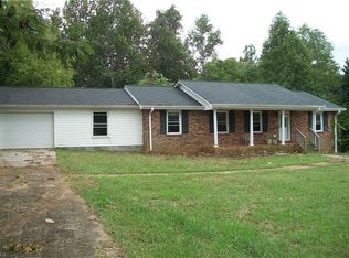 5890 Scales Dr, Pfafftown, NC 27040