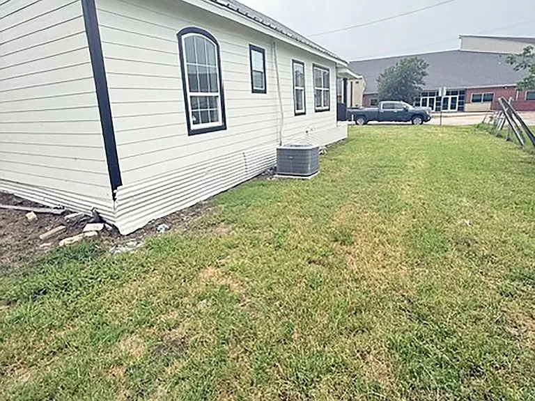 108 W Walnut St — Photo 15